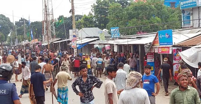 পুকুরিয়া আধিপত্য বিস্তারকে কেন্দ্র করে রক্তক্ষয়ী সংঘর্ষ, অর্ধশতাধিক আহত।