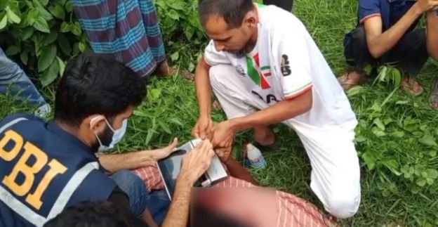 চাঁদপুরে রাস্তার পাশে পড়ে ছিল যুবকের মরদেহ
