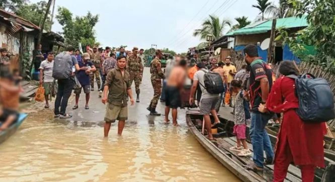 সেনাবাহিনীর সহায়তায় সাজেক থেকে ফিরলো আটকে পড়া ১৫০ পর্যটক