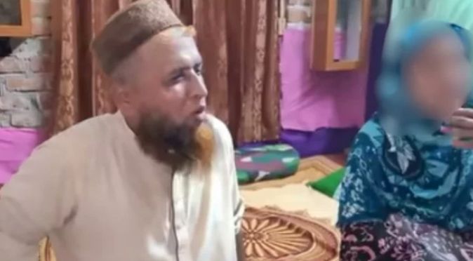 মির্জাগঞ্জে তাবিজের কথা বলে ধর্ষণচেষ্টার অভিযোগে জামায়াত নেতা গ্রেপ্তার