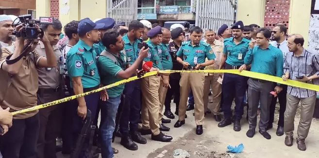 বরিশাল আদালত চত্বরে ককটেল বিস্ফোরণ,