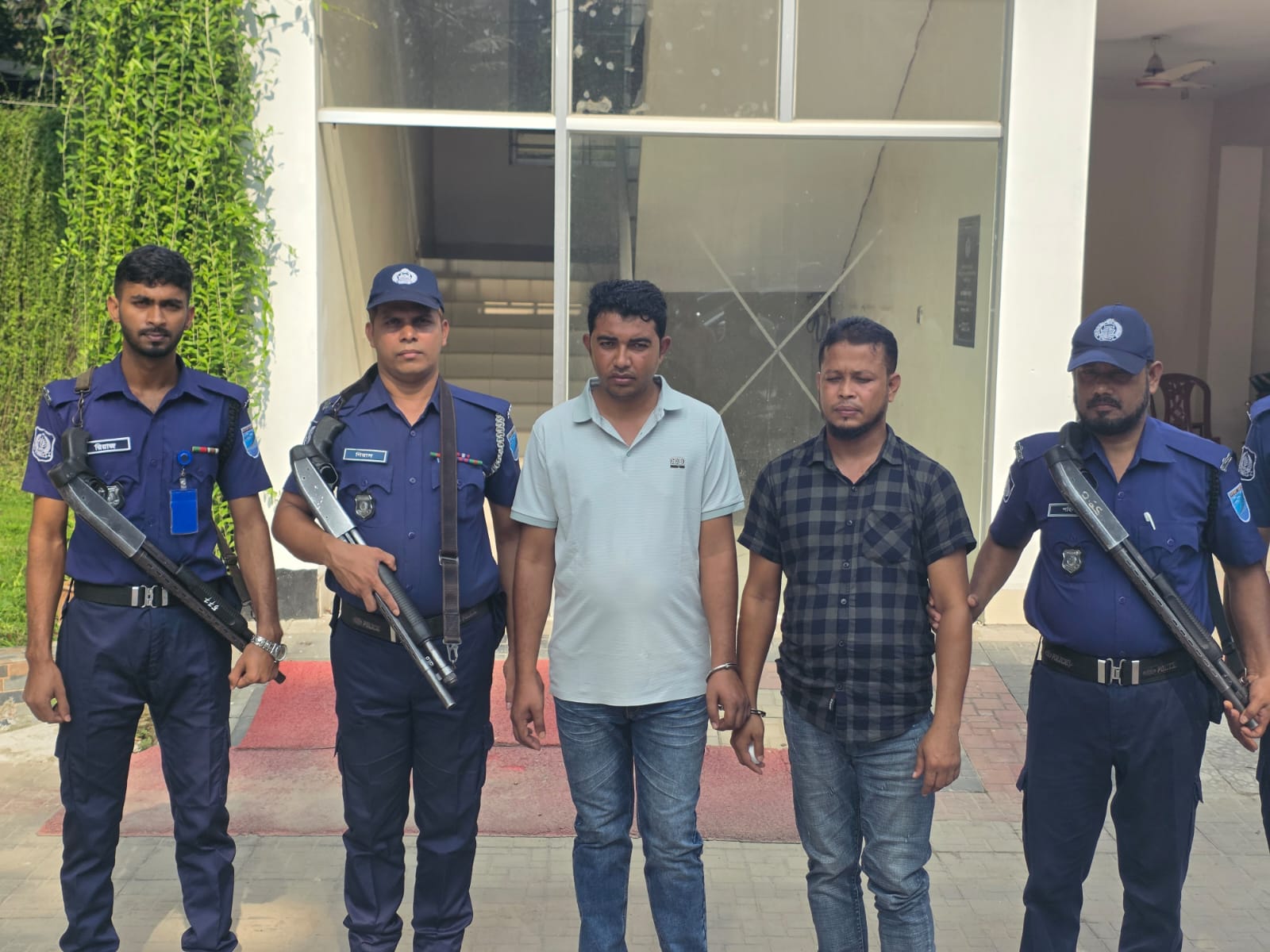আখাউড়া স্থলবন্দর দিয়ে ভারতে পালানোর সময় হত্যা মামলার আসামি স্বেচ্ছাসেবক লীগ নেতা আটক