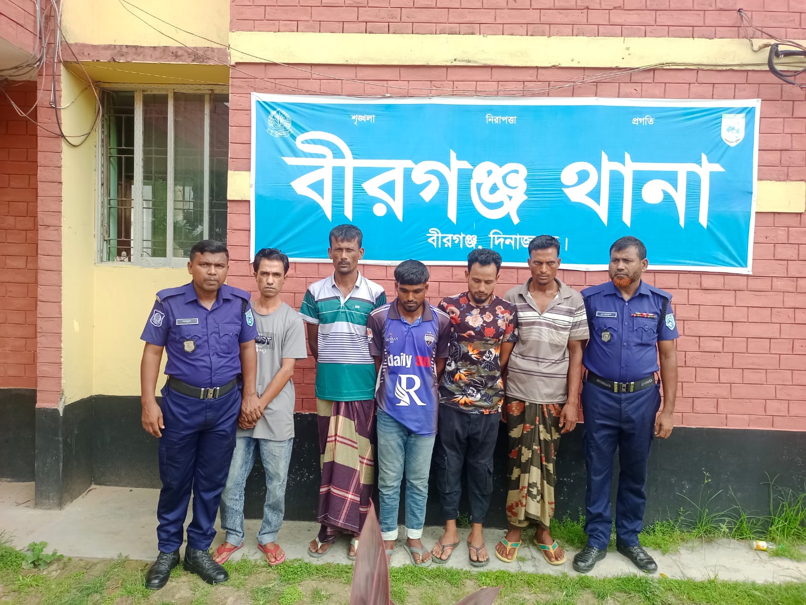 দিনাজপুর বীরগঞ্জে ভ্রাম্যমাণ আদালতে ৫ নেশাখোরের ৬ মাস করে কারাদণ্ড