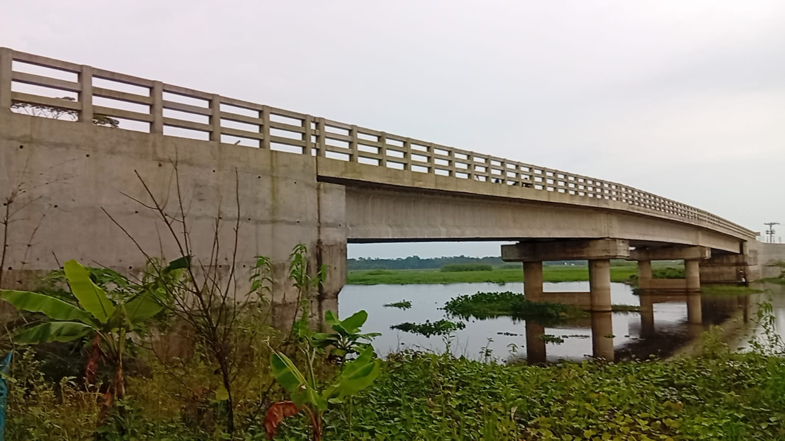 ৬ বছরেও শেষ হয়নি ডাকাতিয়া নদীর উপর নির্মিত বিষারা সেতুর কাজ,