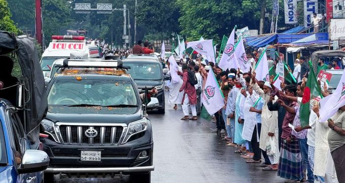 ছয় দফা দাবিতে চট্টগ্রাম অভিমুখে লংমার্চ শুরু করেছে ১১ দলীয় ঐক্য,